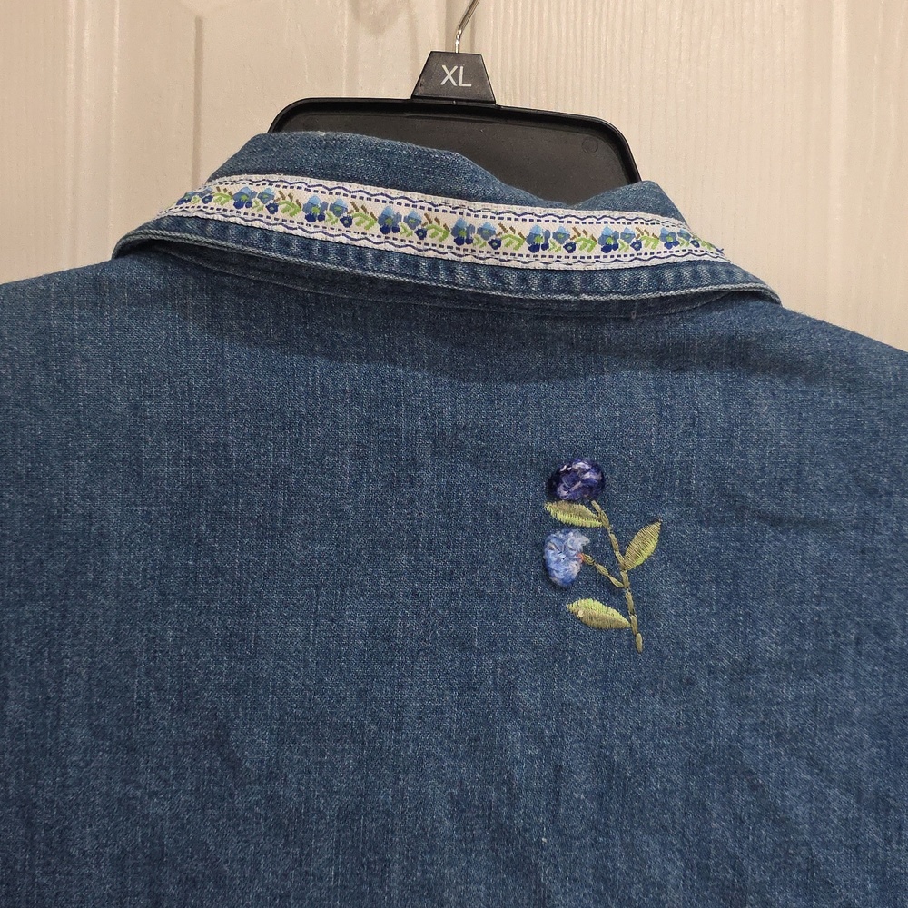 Bobbie Brooks Light Blue Denim Top with Gold Logo Tag Size L - Picture 8 of 10